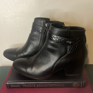 Coach Patricia Genuine Leather Black Turnlock Block Heel Ankle Boots Sz 6